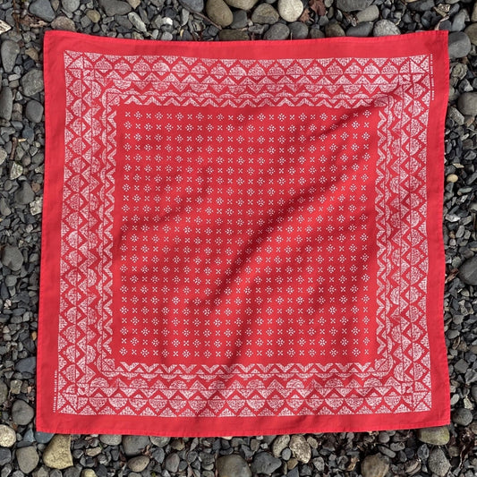 Red Ginew Medel Bandana