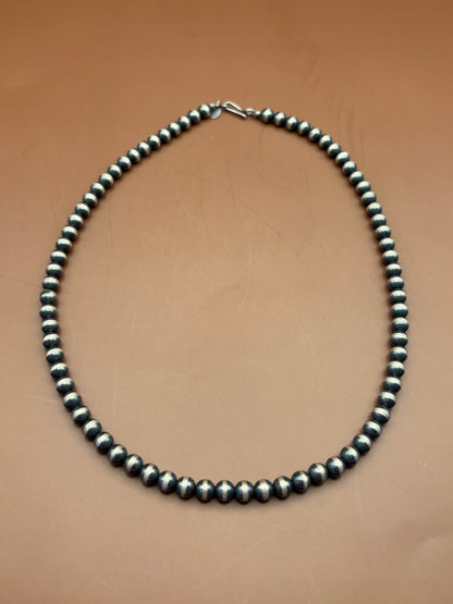Hogogan Bead Necklace - Size 17.75"